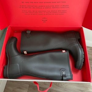 New Hunter Boots: Size 7
